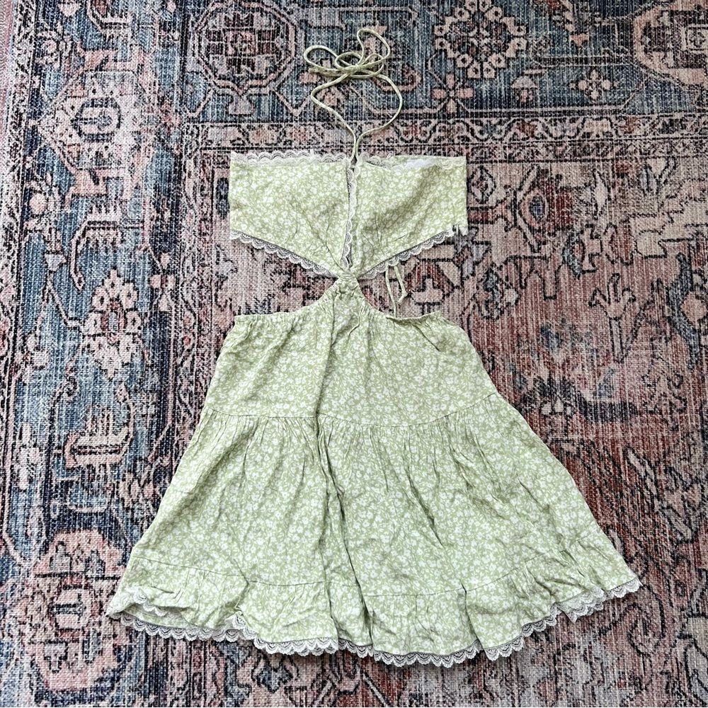 Sky to Moon Lexington Cut Out Mini Dress in Light Green Floral Size Medium